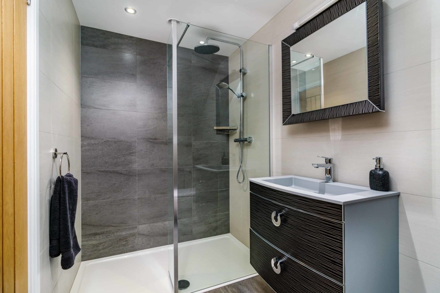 En suite bathroom with grey tiles