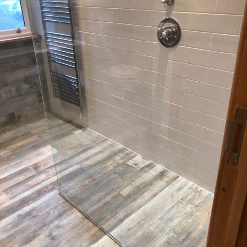 Traditional Wood Themed Wetroom