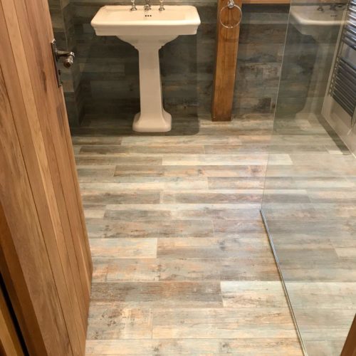 Traditional Wood Themed Wetroom