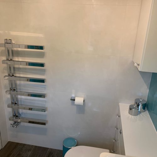 Turquoise Feature Tile with Walk in Shower