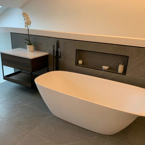 Bedroom with Freestanding Bath and Separate En – Suite